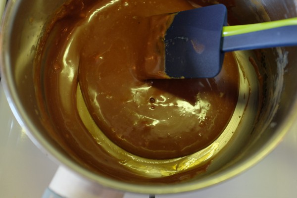 Glaçage caramel et chocolat au lait